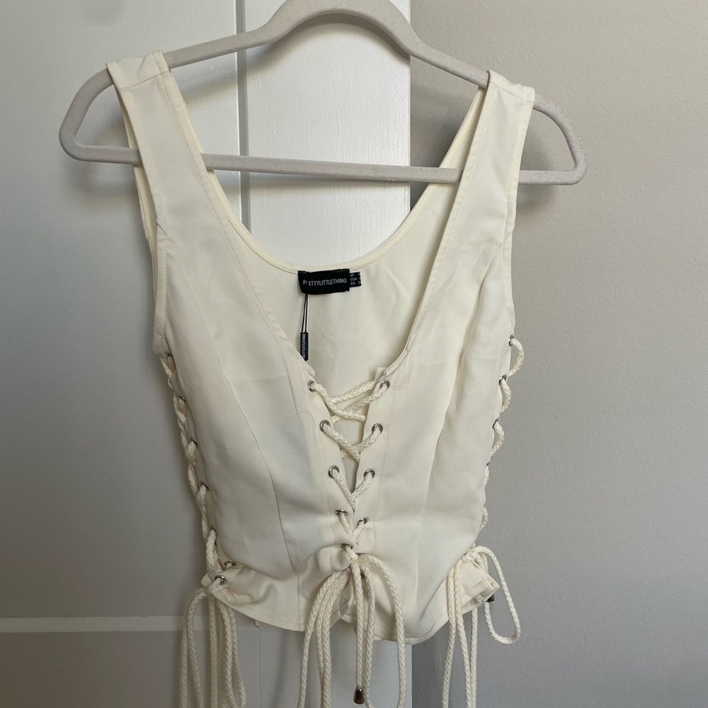 Pretty Little Thing - white top